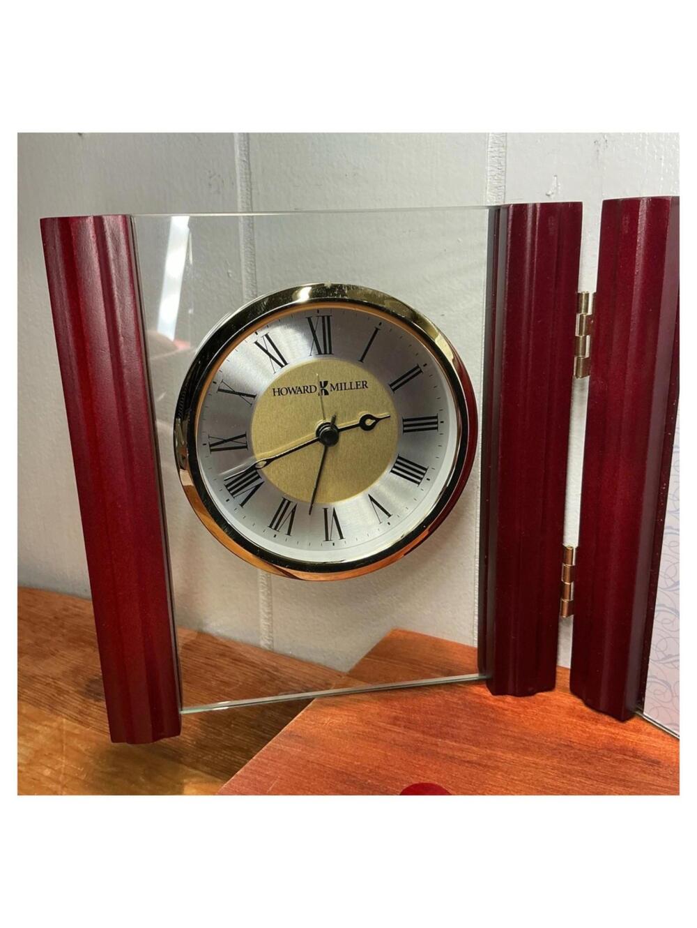 Howard Miller Desk Mantle Clock w/ 4x6 Photo Frame Quartz Wood Gold Trim – EUC - Picture 4 of 8